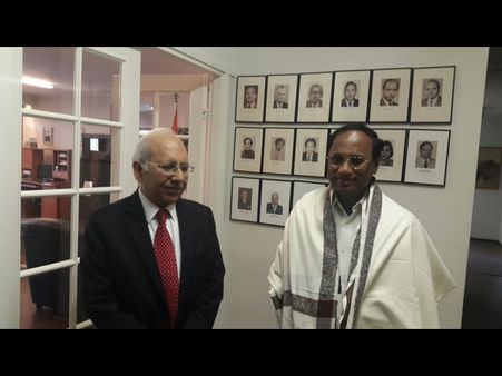 నార్వేలో కోడెల సందడి, తెలుగు వారికి రికార్డ్‌లు చెప్పాడు (పిక్చర్స్)