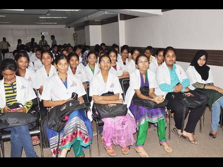 యశోదా ఆస్పత్రిలో యంగ్ డాక్టర్స్ సందడి(పిక్చర్స్)