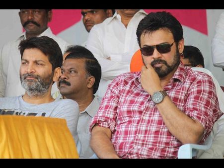 గవర్నర్ హెచ్చరిక: చెత్త ఎత్తిన రకుల్, వెంకీ (పిక్చర్స్)