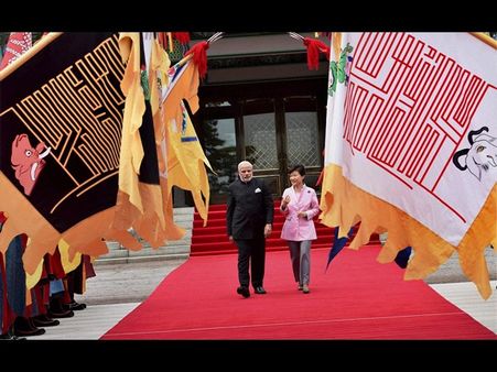 సియోల్‌లో మోడీ: భారత్ లేకుండా బ్రిక్స్ దేశాల కూటమి అసంపూర్తి(ఫోటోలు)