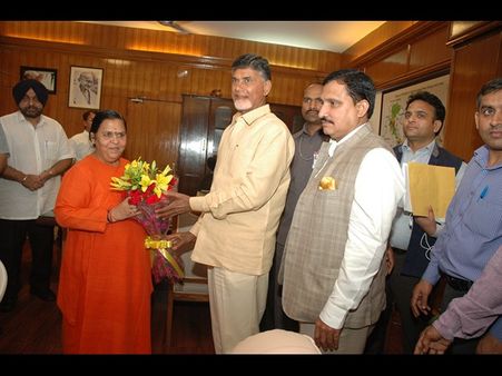 నావల్లే హైద్రాబాద్‌కి గూగుల్: షాకు గుర్తుచేసిన బాబు