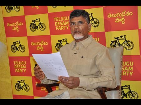 హోదా: మాటమార్చిన బాబు, పిలిస్తే కేసీఆర్ రావట్లేదు