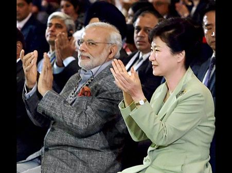 చంగేచెన్ నది ఒడ్డున మోడీ, పారిశ్రామిక వేత్తలతో భేటీ(ఫోటోలు)