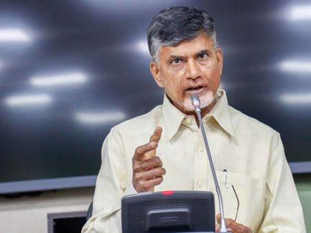 ఢిల్లీలో బాబు బిజీ: విభజన సమస్యలపై కేంద్ర మంత్రులతో భేటీ