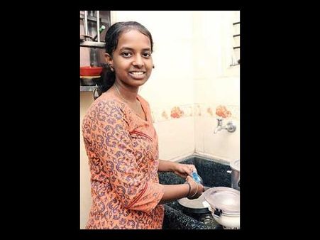 మట్టిలో మాణిక్యం షాలిని: ఇంటి పనులు చేస్తూనే ఇంటర్‌లో 84.4 శాతం