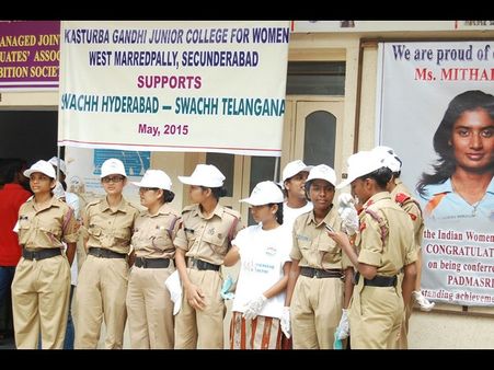 స్వచ్ఛ హైదరాబాద్‌: ‘కస్తుర్బా’ విద్యార్థినులు(పిక్చర్స్)