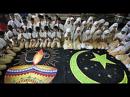 అతిపెద్ద హిందూ ఆలయ నిర్మాణానికి భూమి ఇచ్చిన ముస్లీంలు