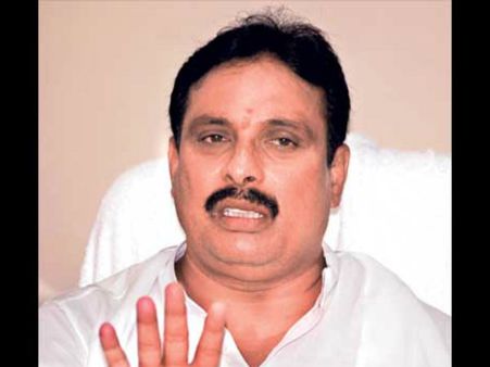 ఆకులకు కాంగ్రెస్ ఛాన్స్: అలిగిన దానం, రాజీనామా