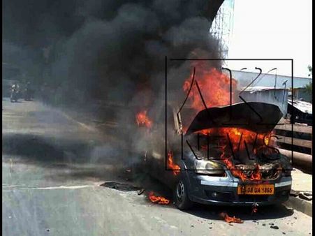 వామ్మో, ఎండకాలం: అగ్నికి దగ్ధమైన కారు!(ఫోటో)