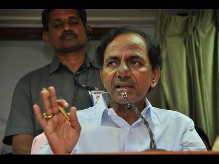 హైదరాబాద్‌లో కెసిఆర్ హోర్డింగ్స్ తొలగింపు, రాజకీయ నేతలకు నో ప్లేస్