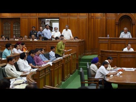 ఢిల్లీ అసెంబ్లీలో డ్రామా: బీజేపీ ఎమ్మెల్యే గెంటివేత..! (ఫోటోలు)