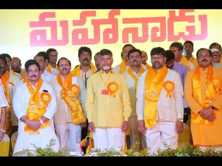 శివాజీకి అవమానం, ఎంపీ బుజ్జగింపు: టీడీపీ ఆదాయ, వ్యయాలు ఇవే