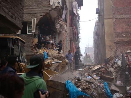 పేకమేడల కూలిన భవంతి, నలుగురి దుర్మరణం