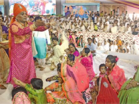 600 కోట్ల వ్యాపారాన్ని వదిలి సన్యాసిగా మారిన ఢిల్లీ బిలియనీర్