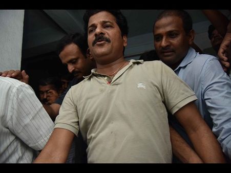 షాకింగ్: రేవంత్ కోసం స్టీఫెన్ ఇళ్లంతా కెమెరాలు? గతంలోను ఎన్నో