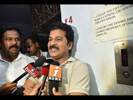 రేవంత్ రెడ్డి ఇష్యూ: ఆ మొత్తం డబ్బుపై ఐటీ ఆరా