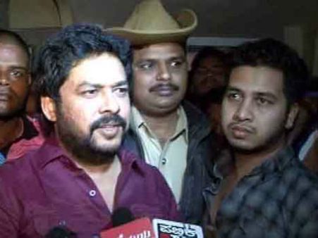 సీబీఐ, గాలి అనుచరుడు, శాసన సభ్యుడు నాగేంద్ర అరెస్టు