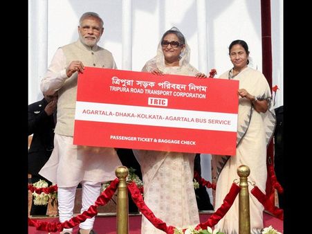 బంగ్లాతో బంధం: 41 ఏళ్ల వివాదానికి ముగింపు, ఆలయంలో మోడీ