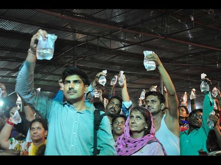 చేప ప్రసాదం: భారీగా తరలిన ప్రజలు(పిక్చర్స్)