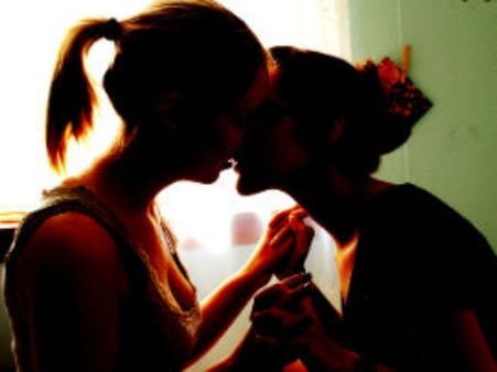 భారత్‌లో తొలిసారి: లెస్బియన్ బంధంపై వీడియో