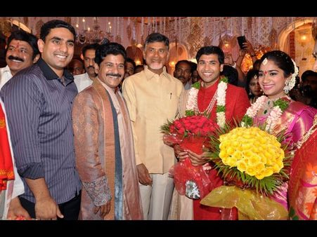 రేవంత్ కుమార్తె నిశ్చితార్ధం: బాబు పక్కనే, బాలయ్య ఆశీర్వాదం (ఫోటోలు)