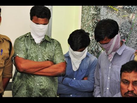 ల్యాప్‌టాప్‌ల దొంగల ముఠా పట్టివేత (పిక్చర్స్)