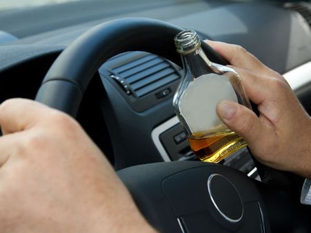 డ్రంకన్ డ్రైవ్‌లో దొరికిన లేడీ డాక్టర్: పోలీసులను ముప్పుతిప్పలు పెట్టారు