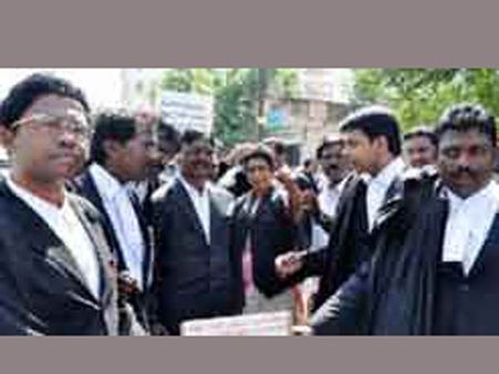 టీ న్యూస్‌కు నోటీస్: టీ న్యాయవాదుల ఫిర్యాదు, మండిపడిన అల్లం