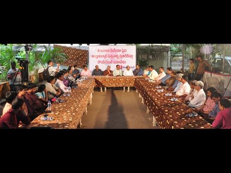 దురహంకారం: బాబు క్షమాపణ చెప్పాలన్న టీ జర్నలిస్టులు(పిక్చర్స్)