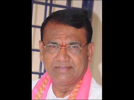 మంత్రి పోచారం డ్రైవర్‌పై మోహన్ బాబు సెక్యూరిటీ దాడి, అరెస్ట్!