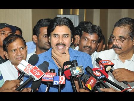 చంద్రబాబుపై బీజేపీ దారిలో: పవన్ కళ్యాణ్ వ్యూహాత్మక మౌనం