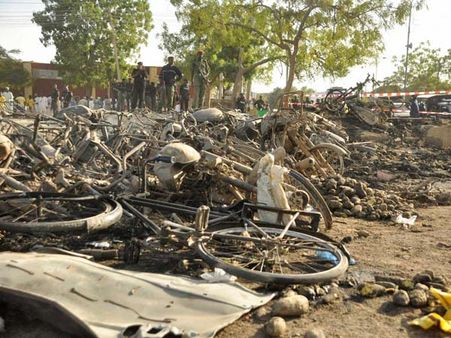 ఆత్మాహుతికి పాల్పడ్డ అమ్మాయిలు: 30మంది మృతి