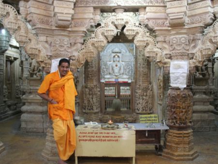 35వేల టన్నుల పాలరాయితో జైన ఆలయం(వీడియో)