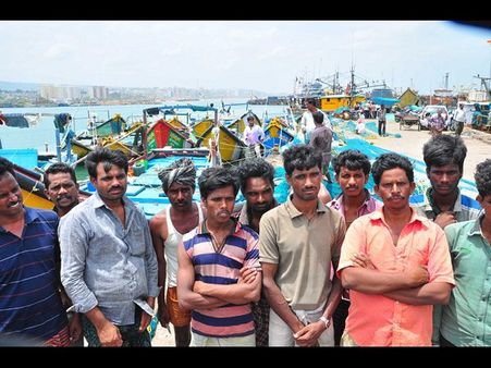 మృత్యకారులు: ఎలా బతికామో దేవుడికే తెలియాలి