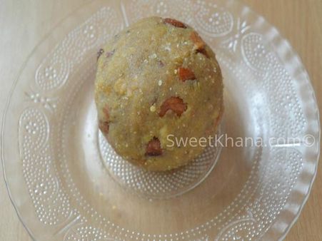 తక్కువ ధరకే స్వీట్‌ఖానాలో ఆంధ్రా లడ్డు (ఫోటో)