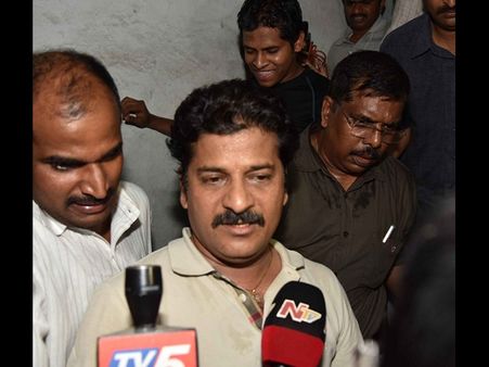 మరో మలుపు: టేపుల కోసం ఈసీ పిటిషన్, మత్తయ్య అత్తారింటికెళ్లొద్దా: జూపూడి