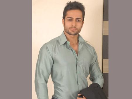 గృహహింస: షలీన్ బానోత్‌పై కేసు పెట్టిన టీవీ నటి