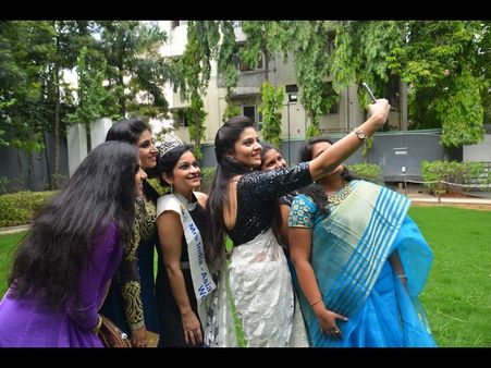 'అందాల శ్రీమతులకు' ఆహ్వానం (పిక్చర్స్) 