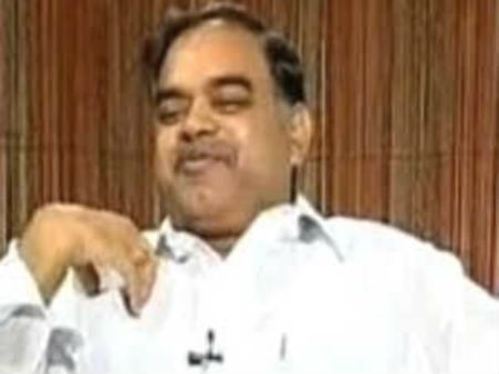 కెసిఆర్ అరెస్టుకు ఆదేశించాలి: బాబుపై నెహ్రూ, జగన్‌పై చినరాజప్ప ఫైర్