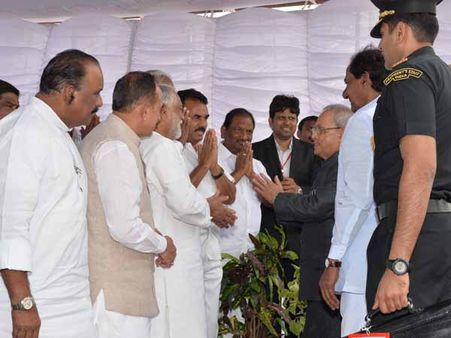 ప్రణబ్ రాక: బొల్లారం రాష్ట్రపతి నిలయంలో కోబ్రా హల్‌చల్