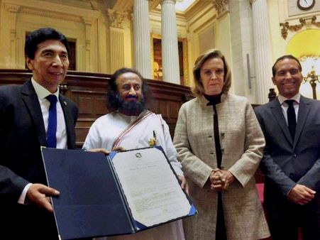 శ్రీశ్రీ రవిశంకర్‌కు పెరూ అత్యున్నత పురస్కారం