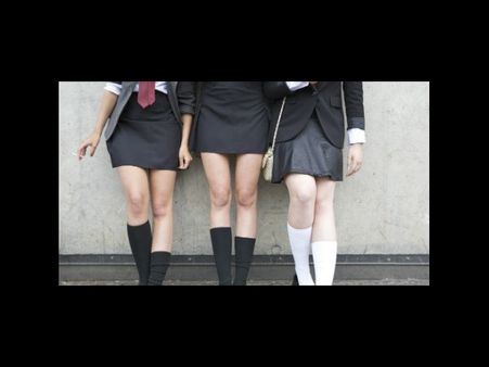 అమ్మాయిలకు వార్నింగ్: కురచ దుస్తులుతో రావద్దు