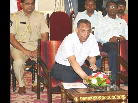 విద్యార్థులకు నష్టం వద్దు: టీ సర్కార్‌కు గవర్నర్ ఆదేశం, ఏపీ ఓకే