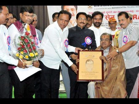 వారధి: మహా గవర్నర్‌చే 'కోట'కు ఘన సన్మానం