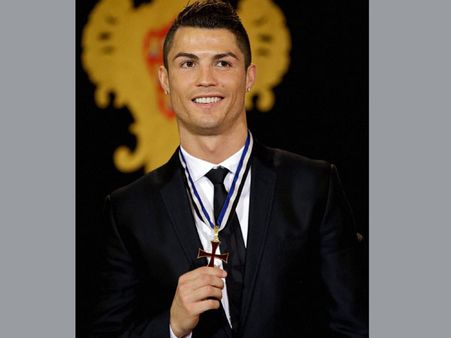 రొనాల్డోకు అమ్మాయి ఫోన్ దొరికింది: తిరిగిచ్చి డిన్నర్