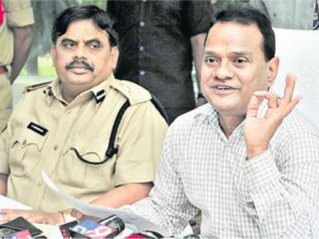 భత్కల్ ఫోన్ ఉదంతం ఉత్తదే, రేవంత్ రాజకీయ నేత: వికె సింగ్