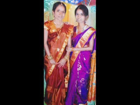 అక్కాచెల్లెళ్ల హత్య: త్వరలో యామిని పెళ్లి, 26సార్లు పొడిచి ఫ్యామిలీతో పరారీ