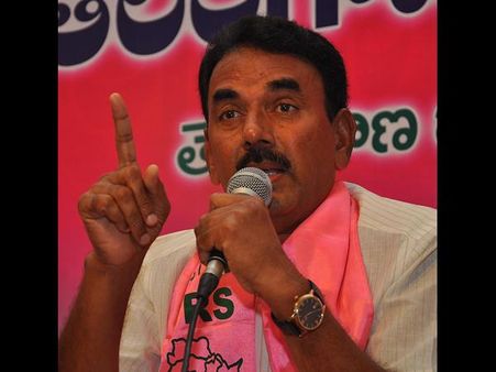 ఇక్కడే ఉంటా, ఎవరొచ్చినా సరే: జూపల్లి, తెగని సవాళ్ల పర్వం