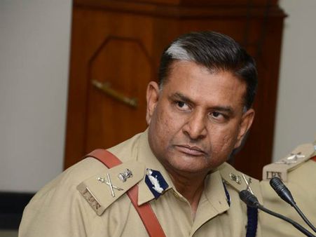 సిటి కమిషనర్‌పై ఫిర్యాదు: ఐపీఎస్‌పై వేటు !