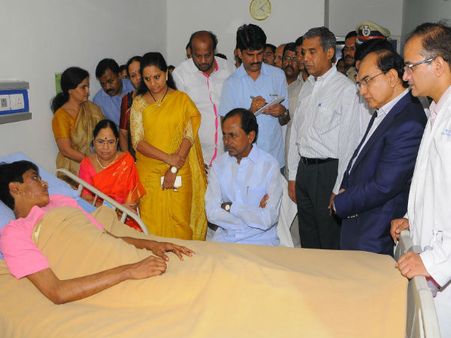 సవతి తల్లి కలలోకి వస్తుందన్న ప్రత్యూష: నేనున్నానని కెసిఆర్ భరోసా